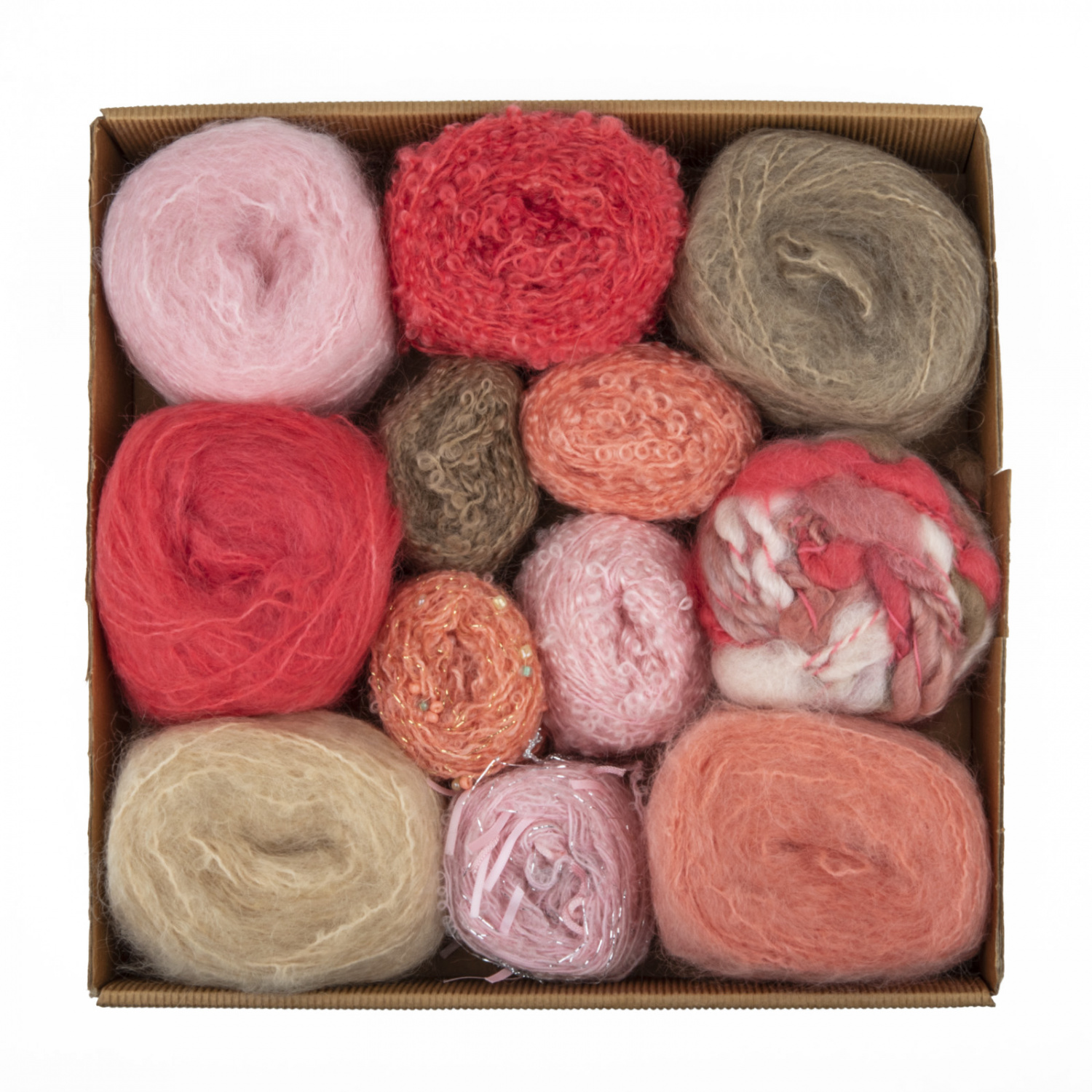 ADELE'S Magic mohair gift box набор на свитер STRAWBERRY SHORTCAKE